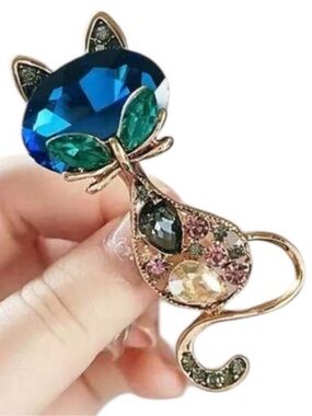 Vintage Style Teal Blue Crystal Cat Brooch Gold Tone Rhinestone Kitty Pin